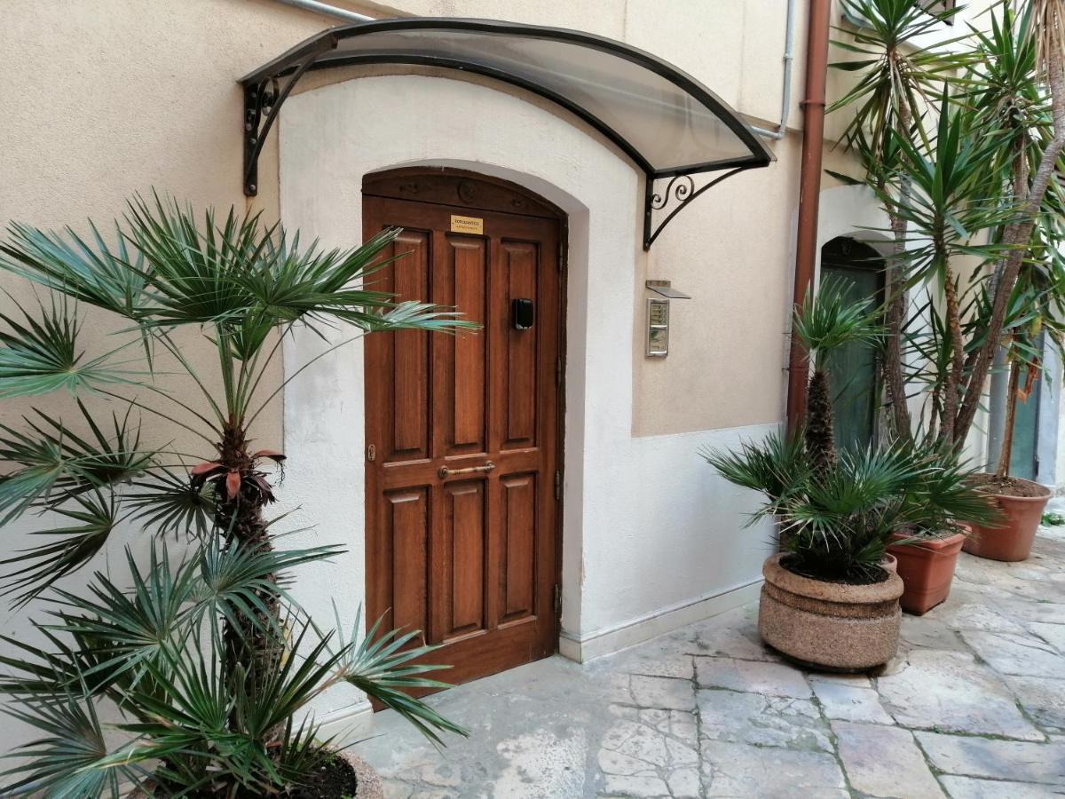 La Corte Del Borgo Antico Bari Exterior foto