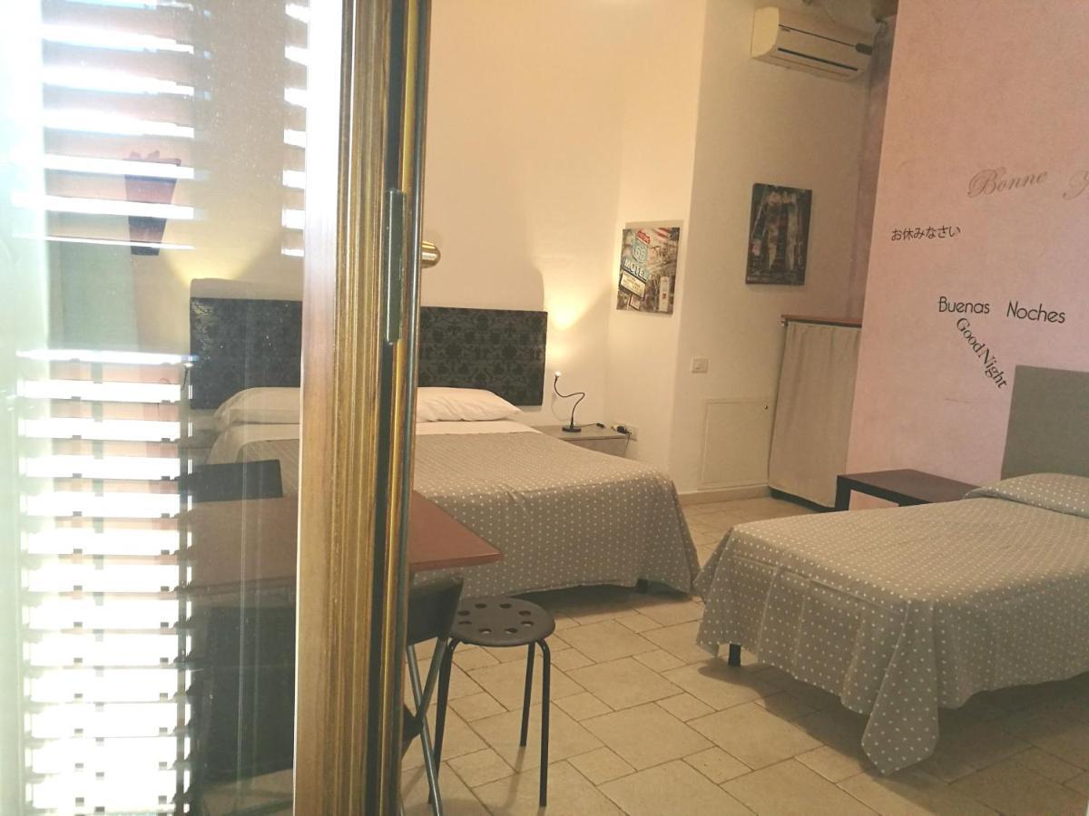 La Corte Del Borgo Antico Bari Exterior foto